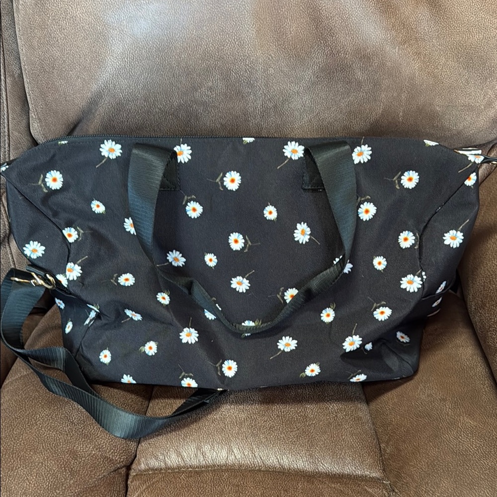 Alice + Olivia Black & White Daisy Flower full zip Duffle Travel Bag w/adj strap